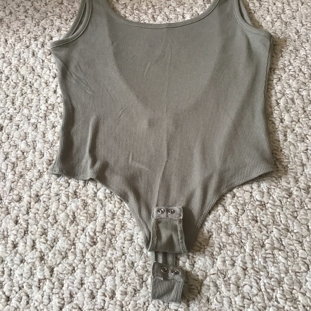 💥3/$10 Sage Green Ribbed Bodysuit - Picture 5 of 6